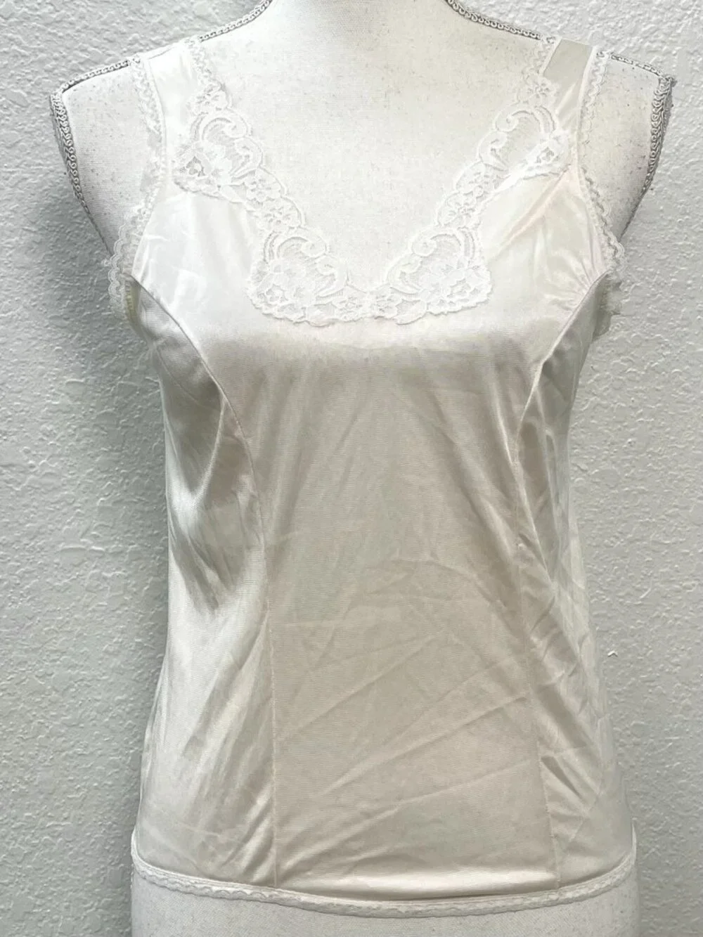 VTG RICHFORM Womens SMALL White Satin Nylon & Lace Trim CAMISOLE Lingerie EUC